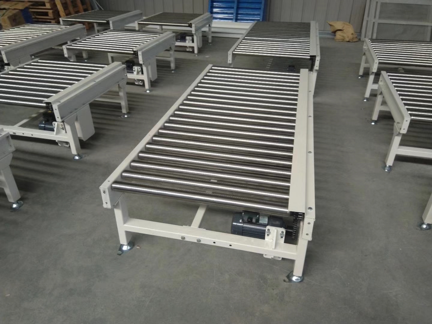 滾筒輸送機，青島樂途行工業(yè)設備有限公司